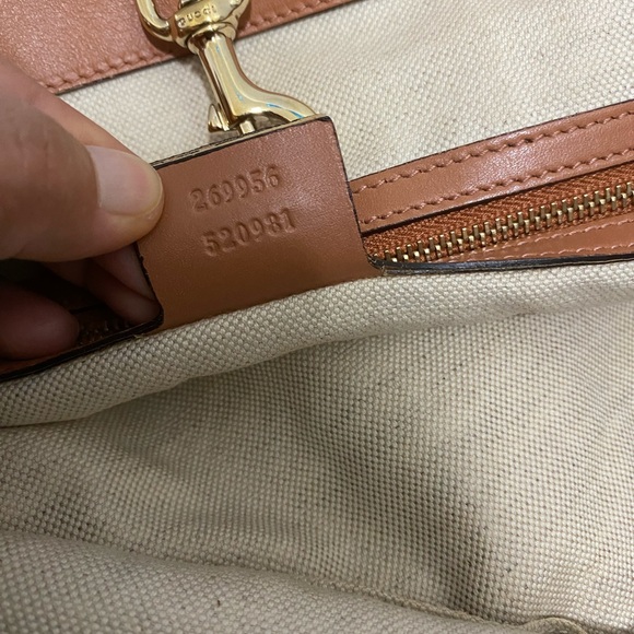 Gucci tote ❤️- signs of wear is visible on the straps and also on the 4 corners - Picture 5 of 17